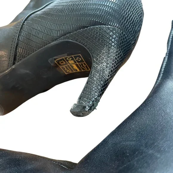 Seydi Pointed Toe Boot In Black Leather Top Grain